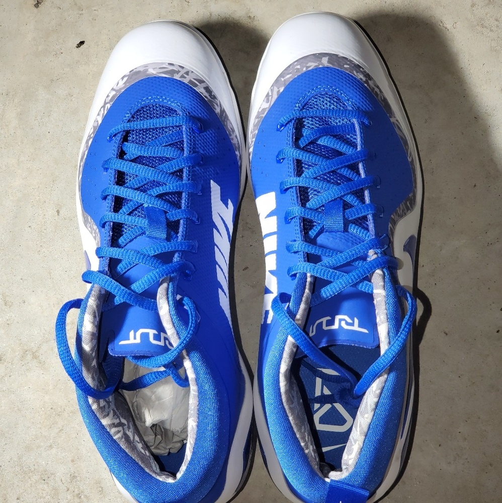 NIKE Force Zoom Trout 4 sz 10.5-11 blue and white